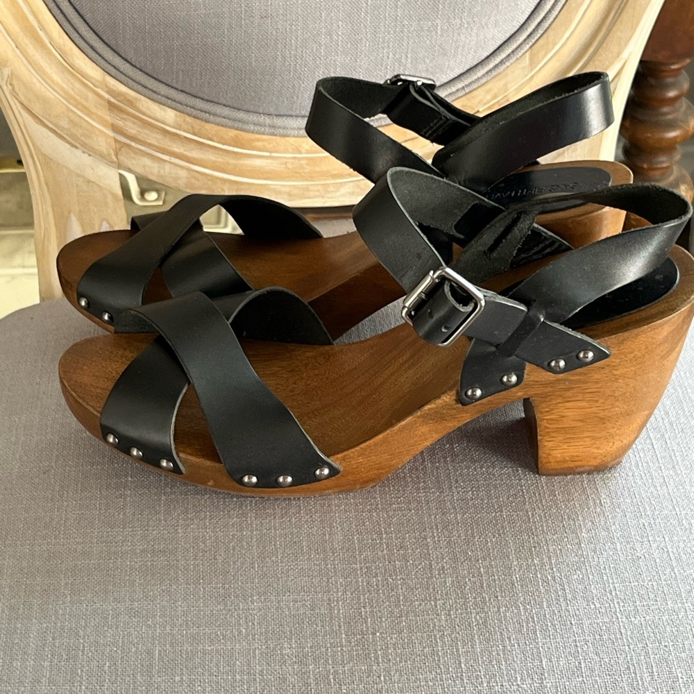 Saks fifth avenue black Leather wooden Women's Sandals size 9.5 good condition